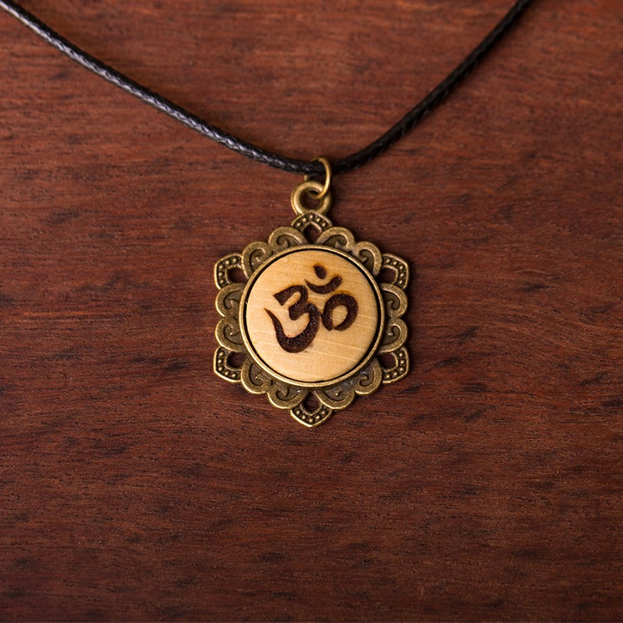 Om Kette Holzschmuck aus Naturholz / Anhänger