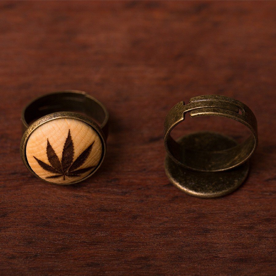 Hanf Ring Holzschmuck aus Naturholz / Anhänger