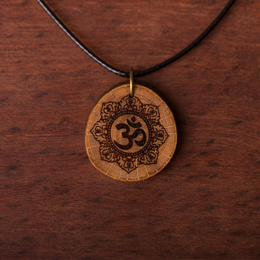 Om Flower Kette Holzschmuck aus Naturholz / Anhänger
