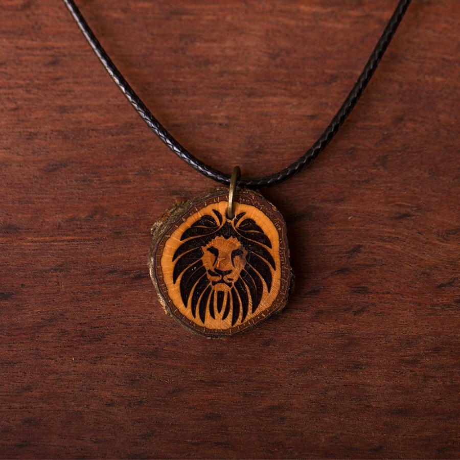 Löwe Kette Holzschmuck aus Naturholz / Anhänger