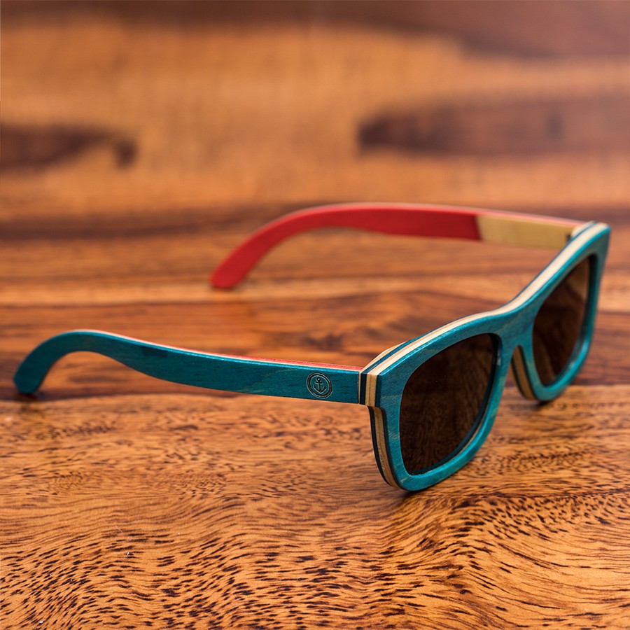 Skater Blue  Sonnenbrille aus Holz von Davy Jones