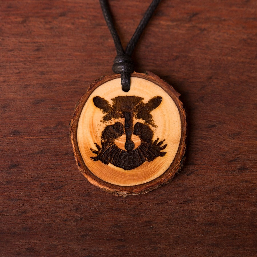 Waschbär Kette Holzschmuck aus Naturholz / Anhänger