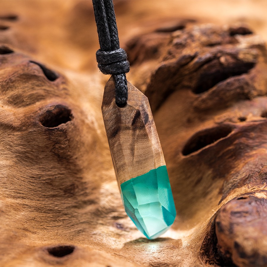 Epoxid Kristall 3911 Holz Kristall aus Holz und Harz / Resin, Schmuck / Halsketten