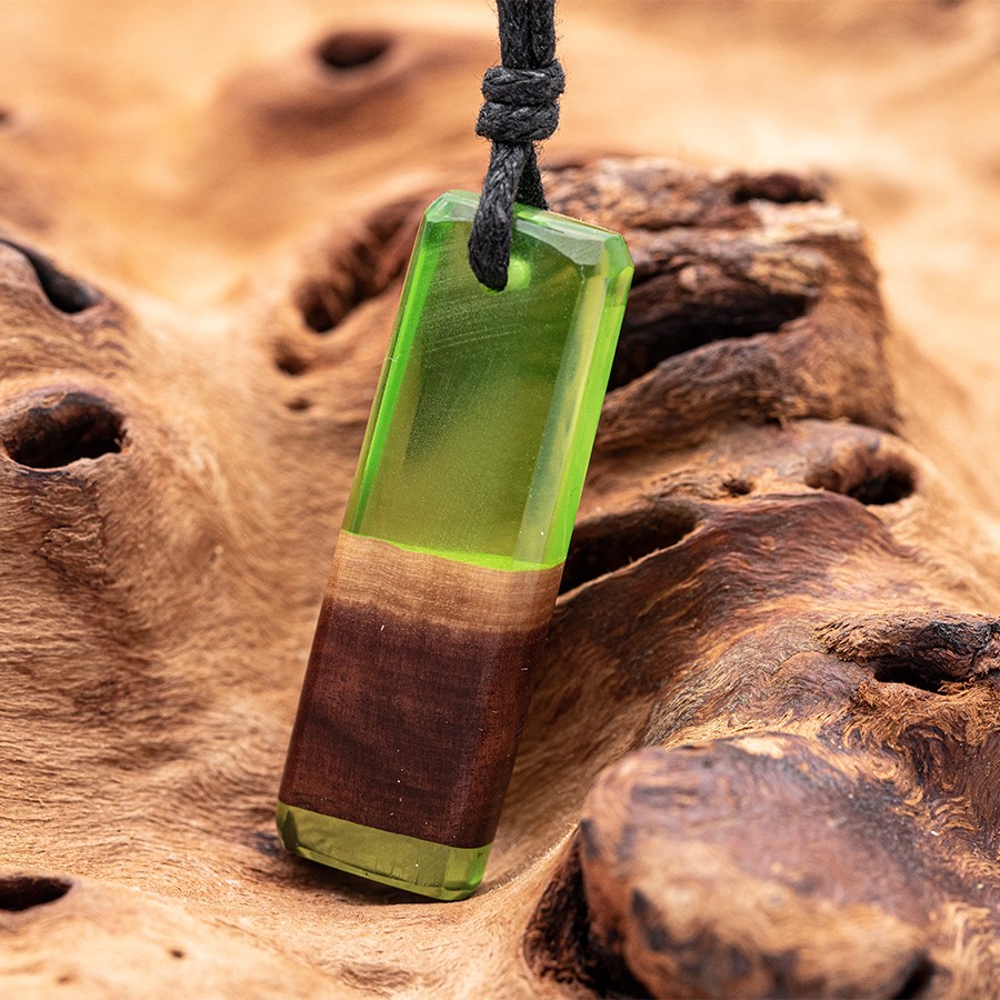 Epoxid Kristall 4134 Holz Kristall aus Holz und Harz / Resin, Schmuck / Halsketten