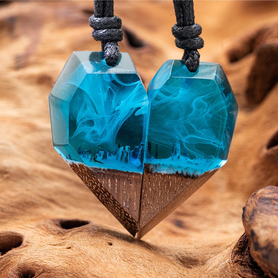 Epoxid Herzkristallpärchen Blau Holz Kristall aus Holz und Harz / Resin, Schmuck / Halsketten
