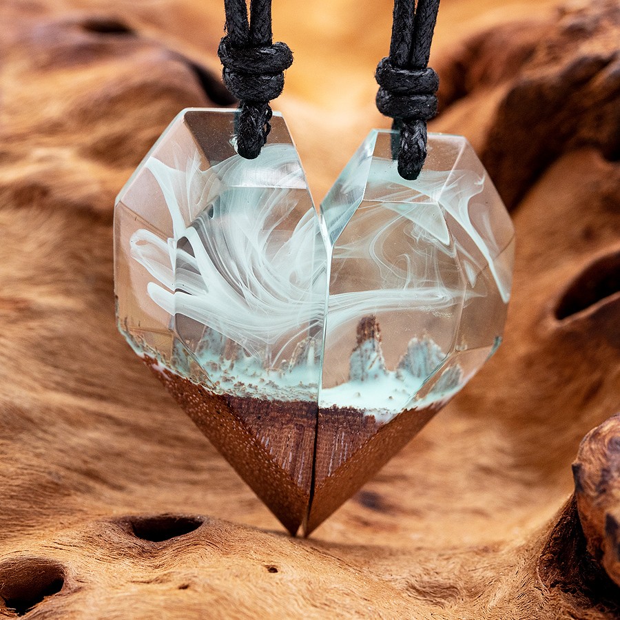 Epoxid Herzkristallpärchen Hellblau Holz Kristall aus Holz und Harz / Resin, Schmuck / Halsketten