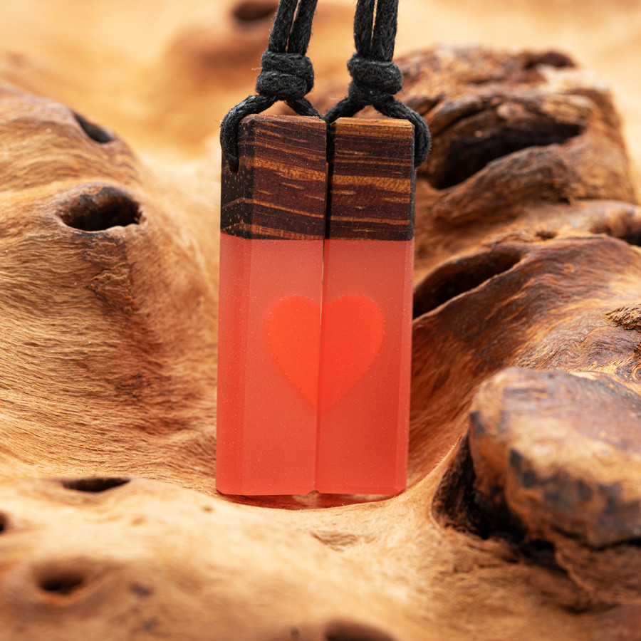 Epoxid Herzpärchen Rot Holz Kristall aus Holz und Harz / Resin, Schmuck / Halsketten