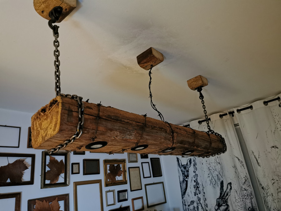 Designer Altholzlampe mit Stacheldraht  Holzschmuck aus Naturholz / Anhänger