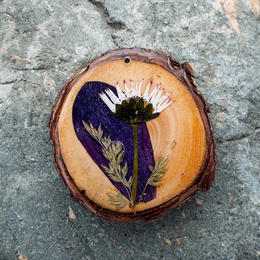 Zirbenblüte 5328 Kette Holzschmuck aus Naturholz / Anhänger